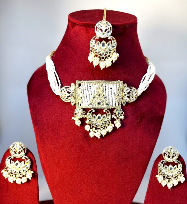 TB Traditional choker Set with white pearls and finest kundan work with teeka