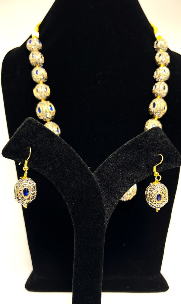 TB Studded Bids with Blue centre stone and earrings - Image 2