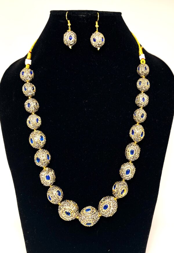 TB Studded Bids with Blue centre stone and earrings - Image 3