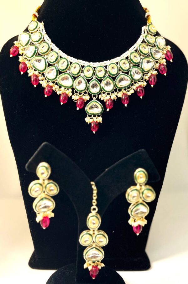 TB Kundan jadau set with Green border Meenakari and fine cut cabochons - Image 3