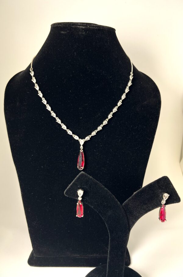 TB Red ocean Drop cut American Zircon set with fine cut string stone setting