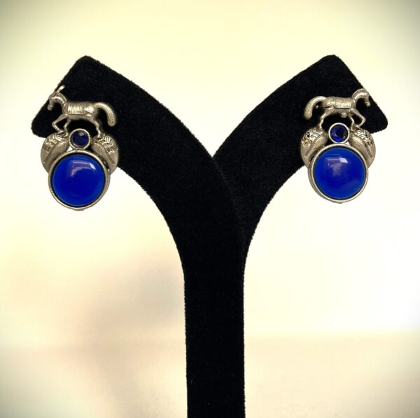 TB antique silver replica elegant and stylish horse earring with blue monalisa stone - Image 2