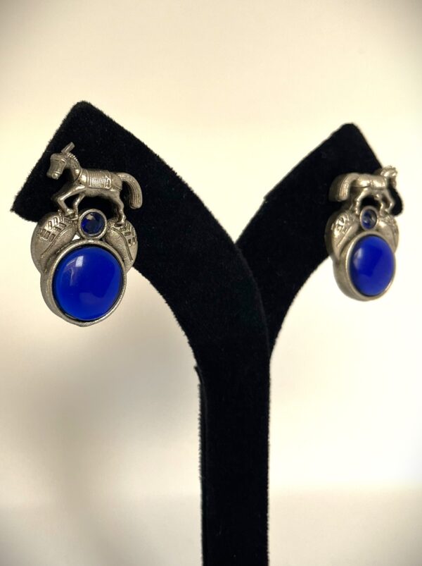 TB antique silver replica elegant and stylish horse earring with blue monalisa stone - Image 4
