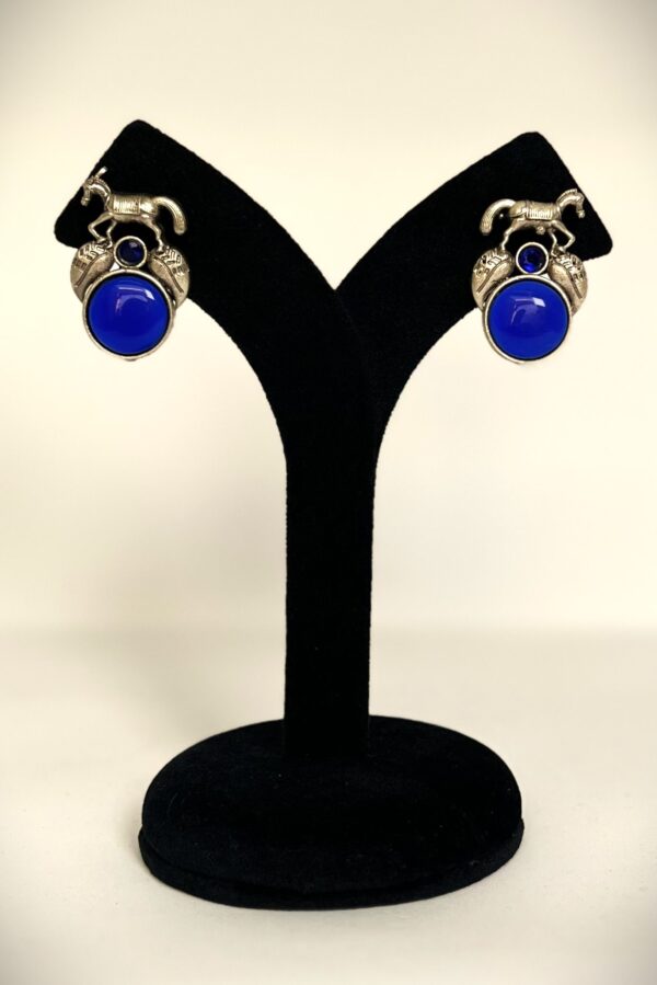 TB antique silver replica elegant and stylish horse earring with blue monalisa stone