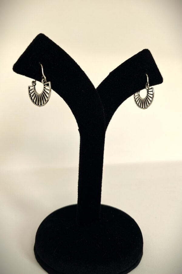 TB simple, elegent and stylish silver replica earring - Image 2