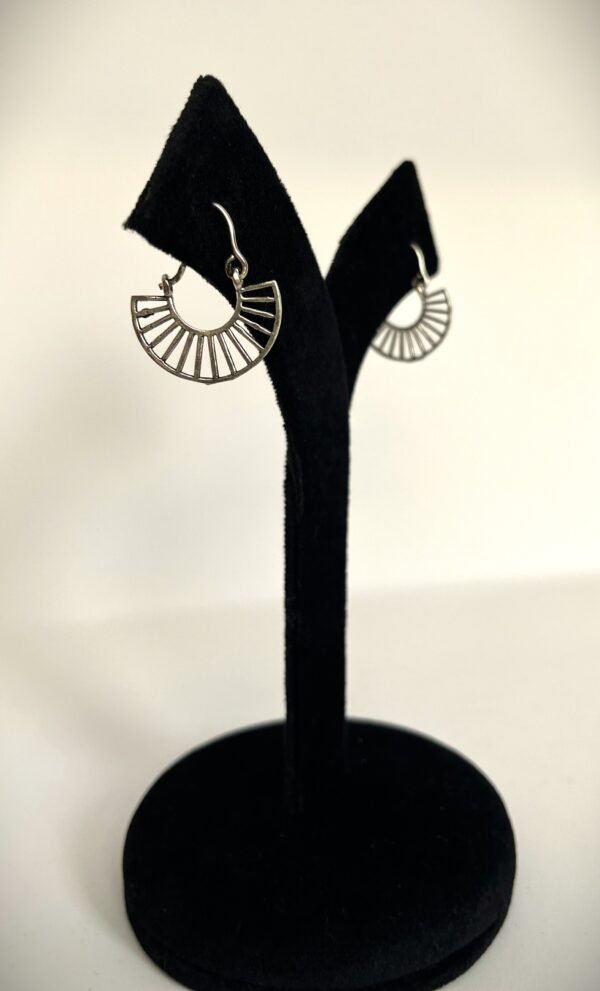 TB simple, elegent and stylish silver replica earring - Image 4