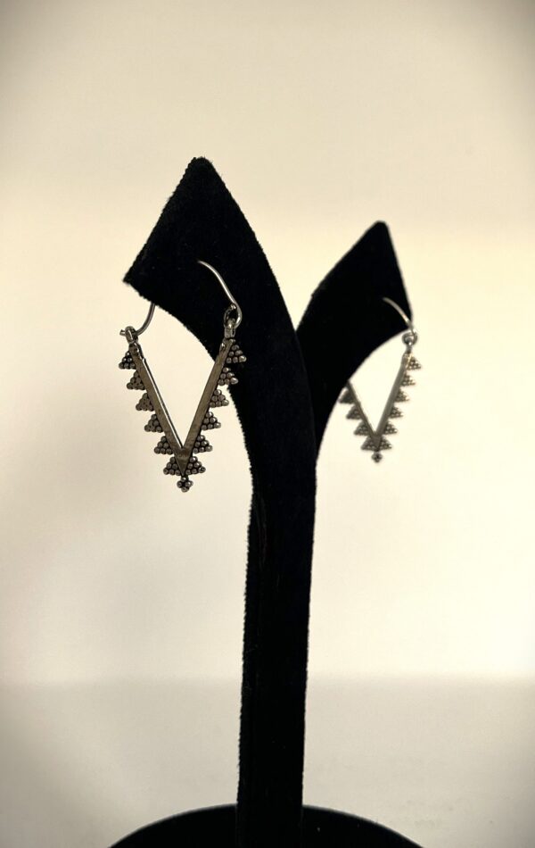 TB simple, elegent and stylish V shaped silver replica earring - Image 3