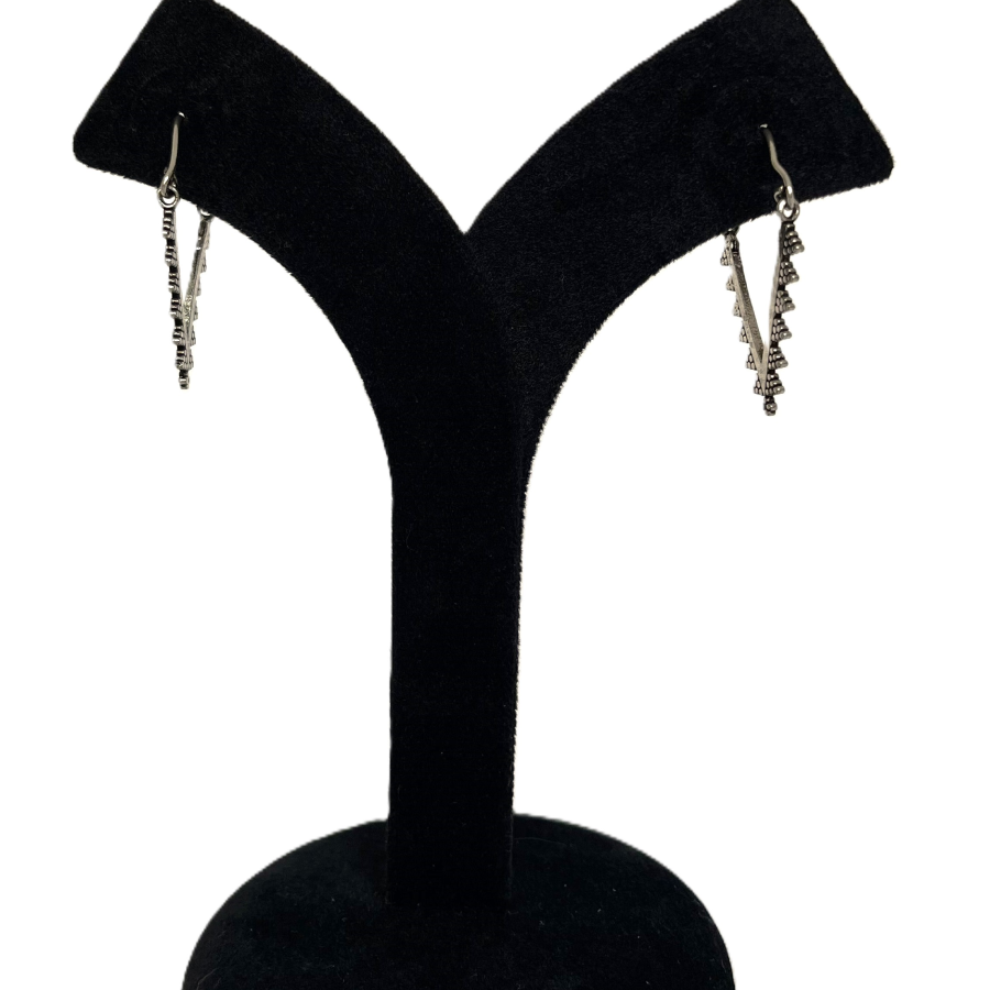 Oxidized V-Shape Tribal Earrings – Geometric Statement Jewellery - Image 3
