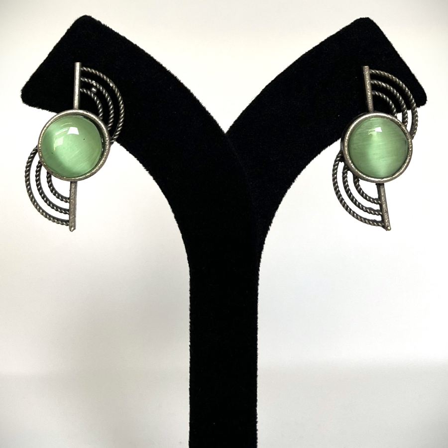 Antique Silver Green Stone Stud Earrings – Elegant Statement Jewellery - Image 4