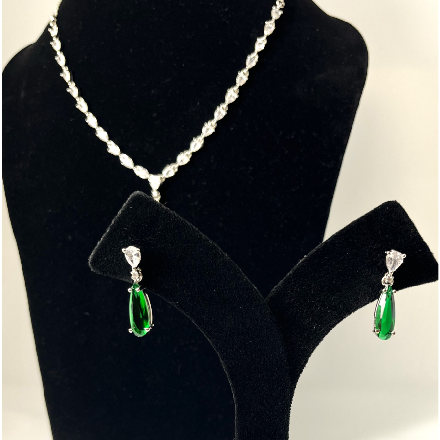 Elegant Green Teardrop Necklace Set – Silver Plated with Matching Earrings - Image 2