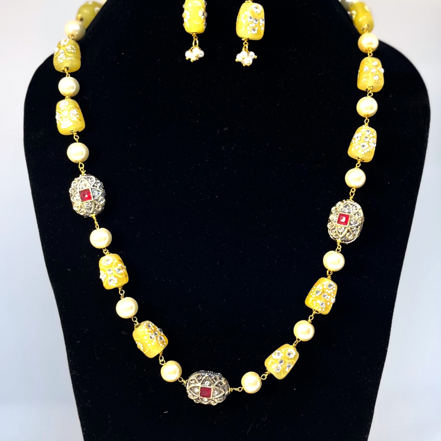 Yellow Beaded Pearl Necklace Set with Earrings – Antique Gold & Red Stone Accents - Image 5