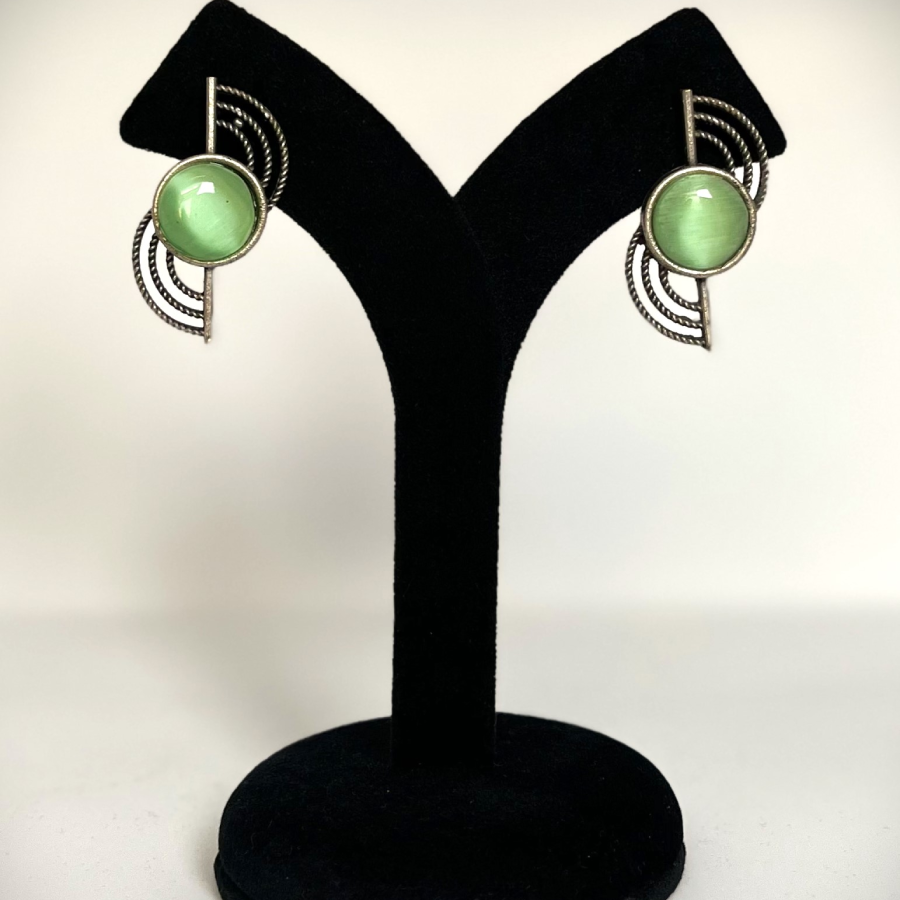 Antique Silver Green Stone Stud Earrings – Elegant Statement Jewellery - Image 5