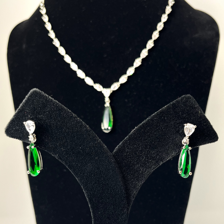 Elegant Green Teardrop Necklace Set – Silver Plated with Matching Earrings - Image 3