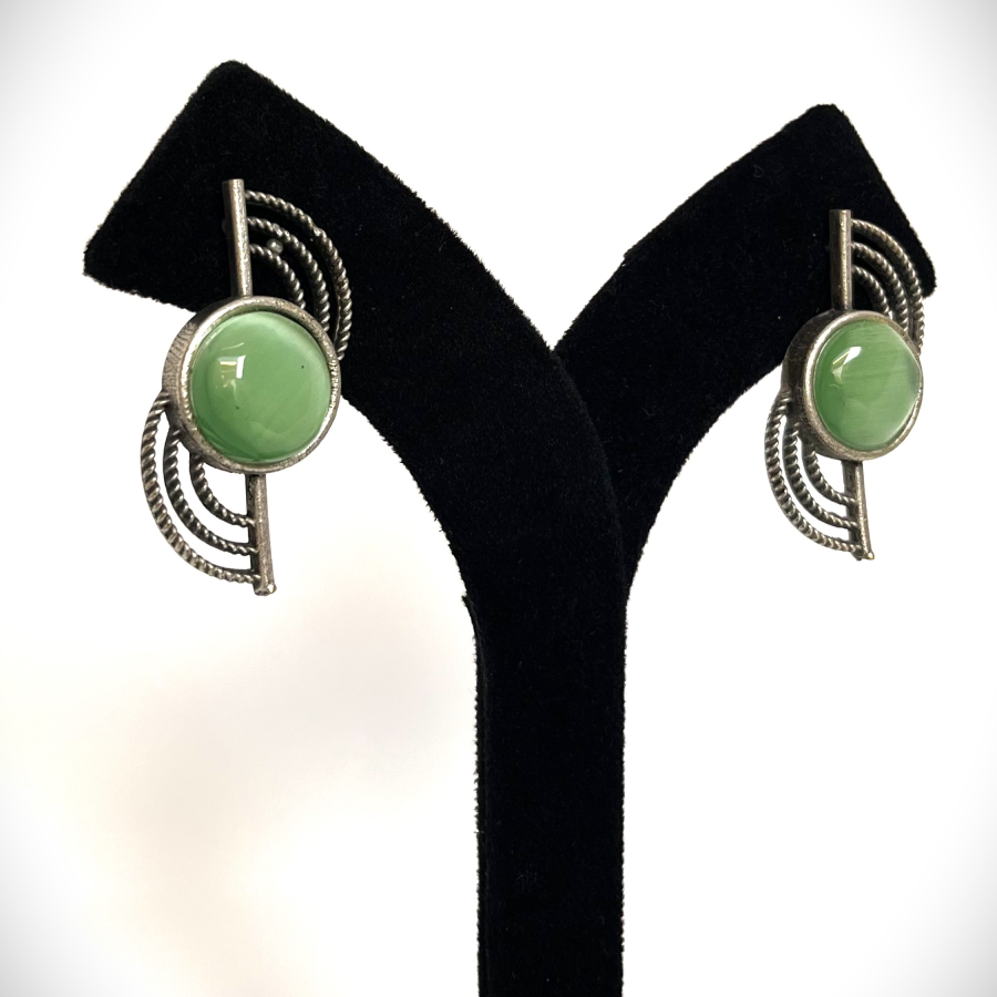 Antique Silver Green Stone Stud Earrings – Elegant Statement Jewellery - Image 6