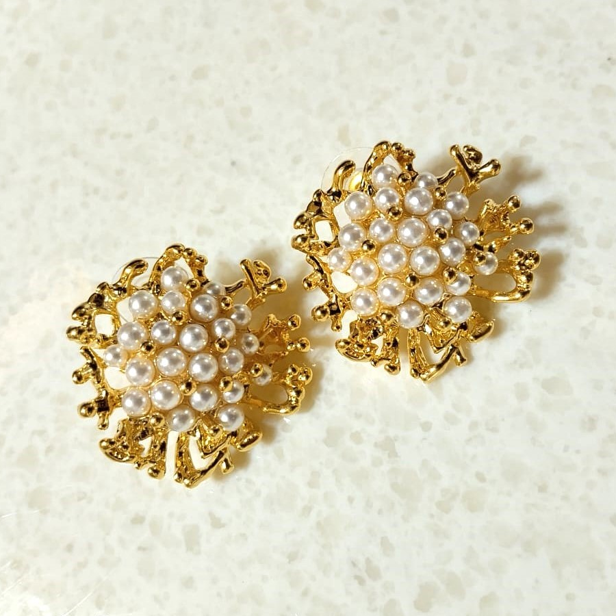 Gold-Plated Floral Earrings with Pearl Cluster – Elegant Statement Jewellery - Image 6