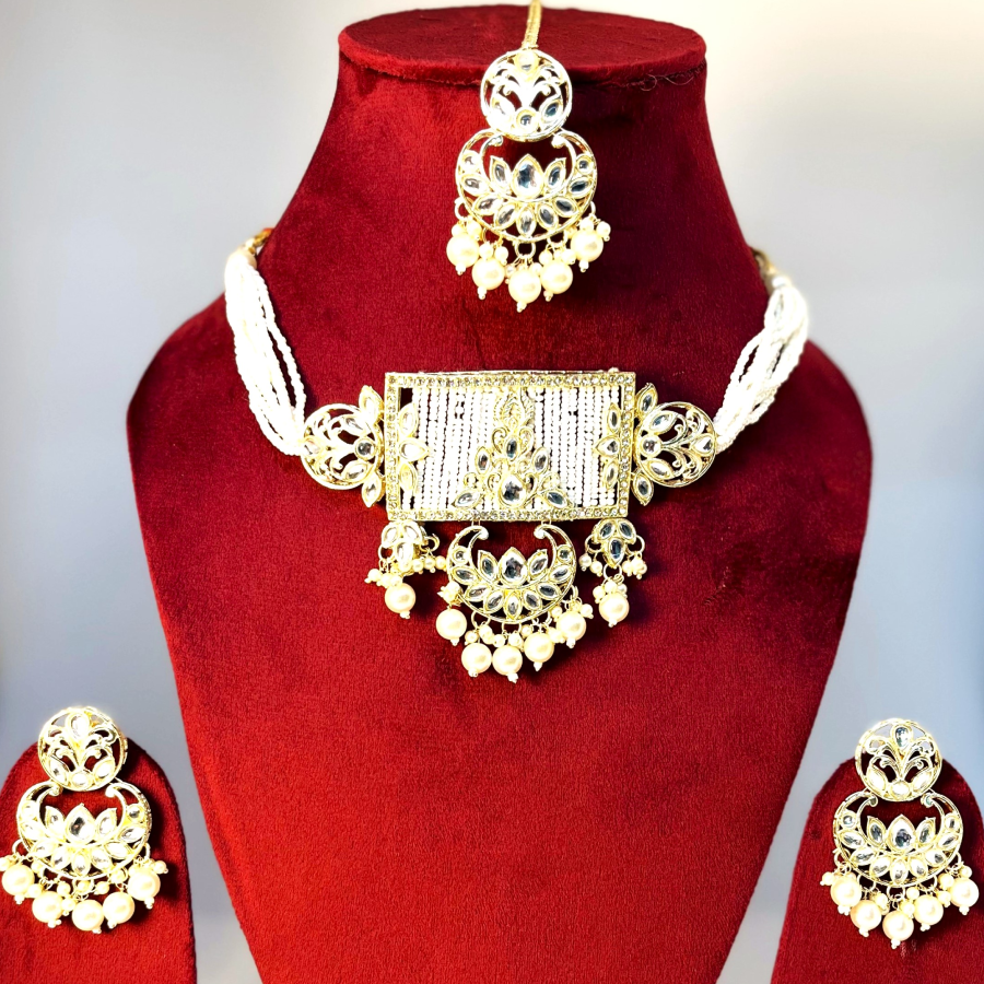 Traditional Kundan Pearl Choker Necklace Set with Maang Tikka - Image 2
