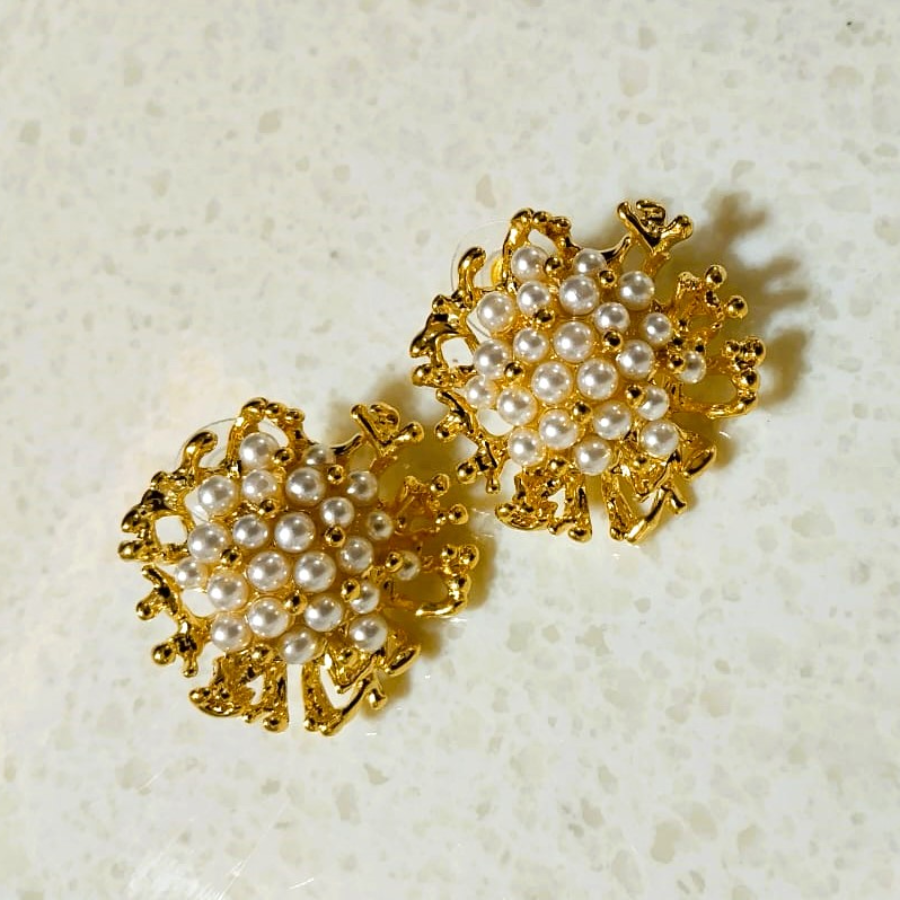 Gold-Plated Floral Earrings with Pearl Cluster – Elegant Statement Jewellery - Image 8