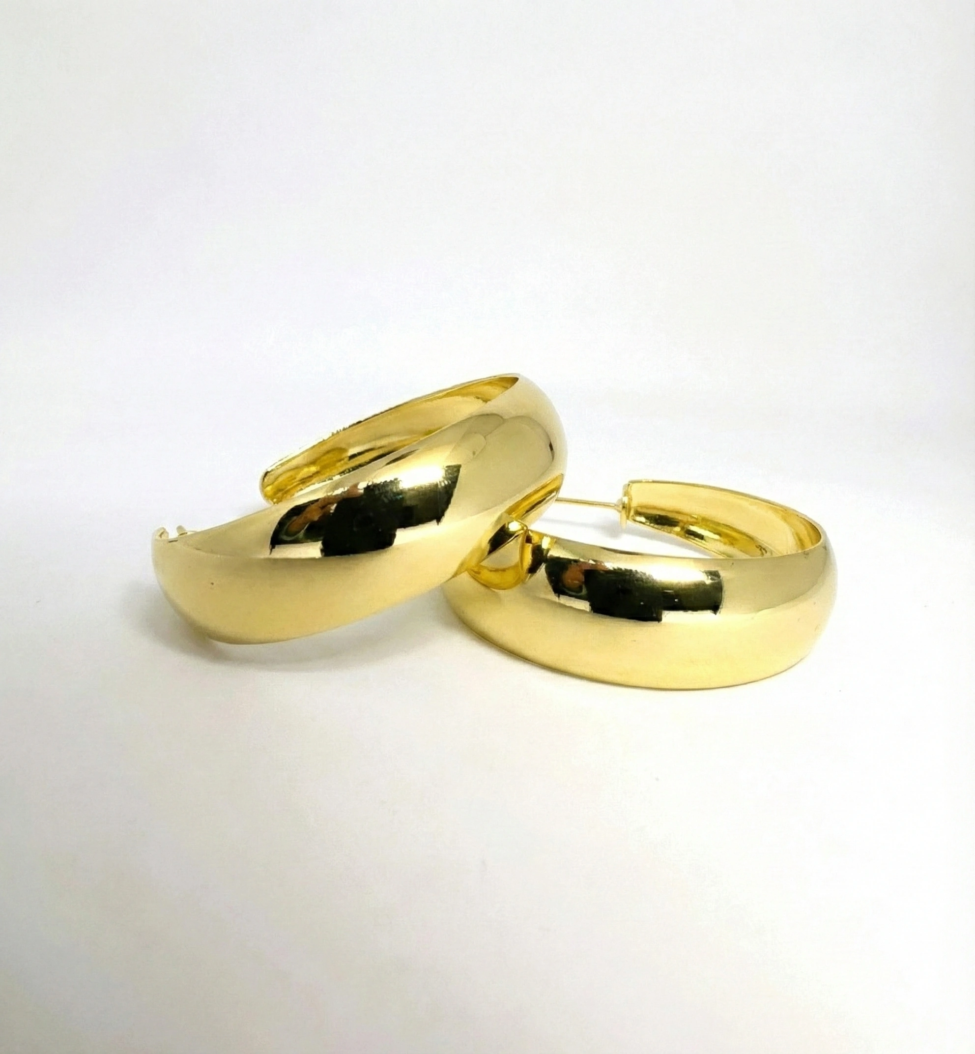 Classic Gold Hoop Earrings – Timeless Shine, Effortless Style - Image 2