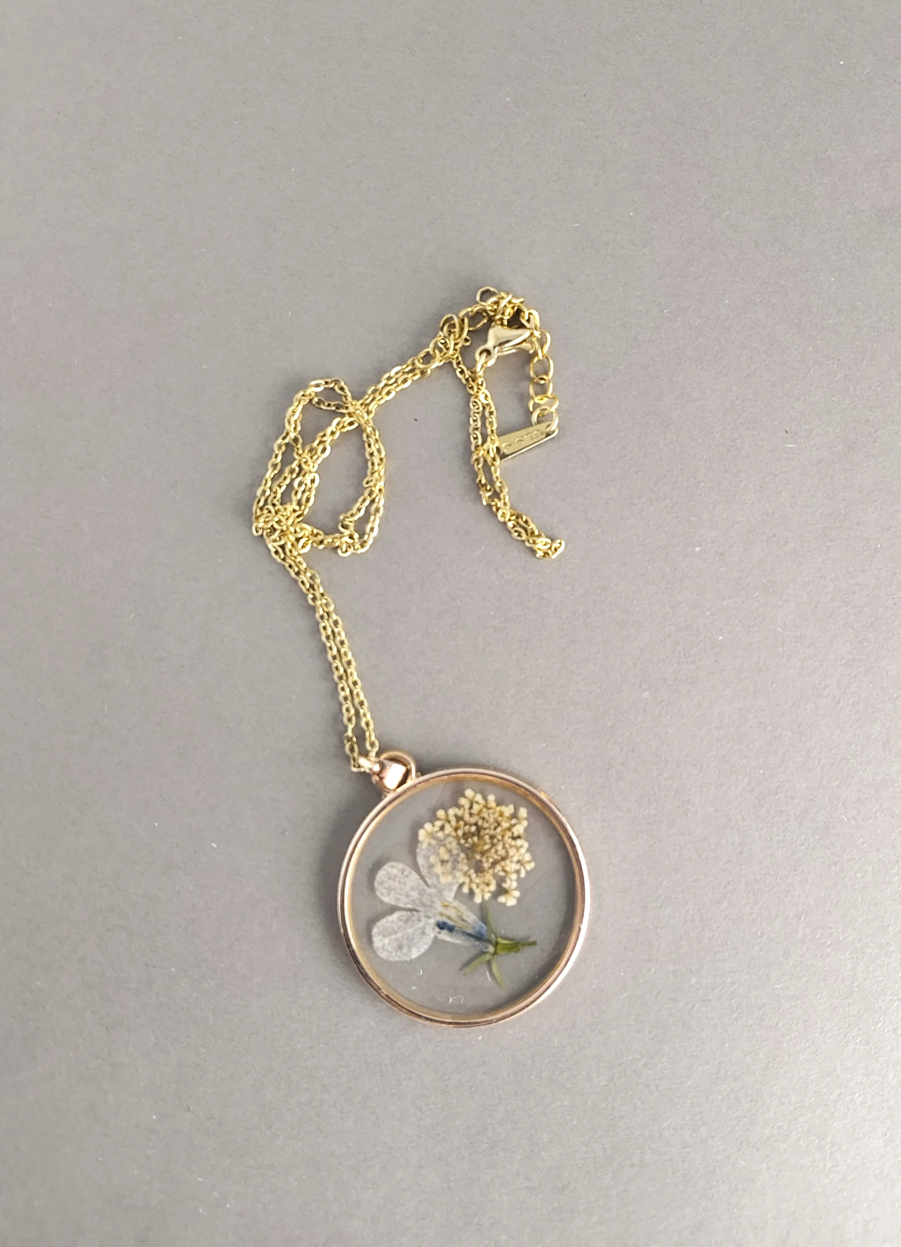 Enchanting Gold Pressed Flower Pendant Necklace - Image 3