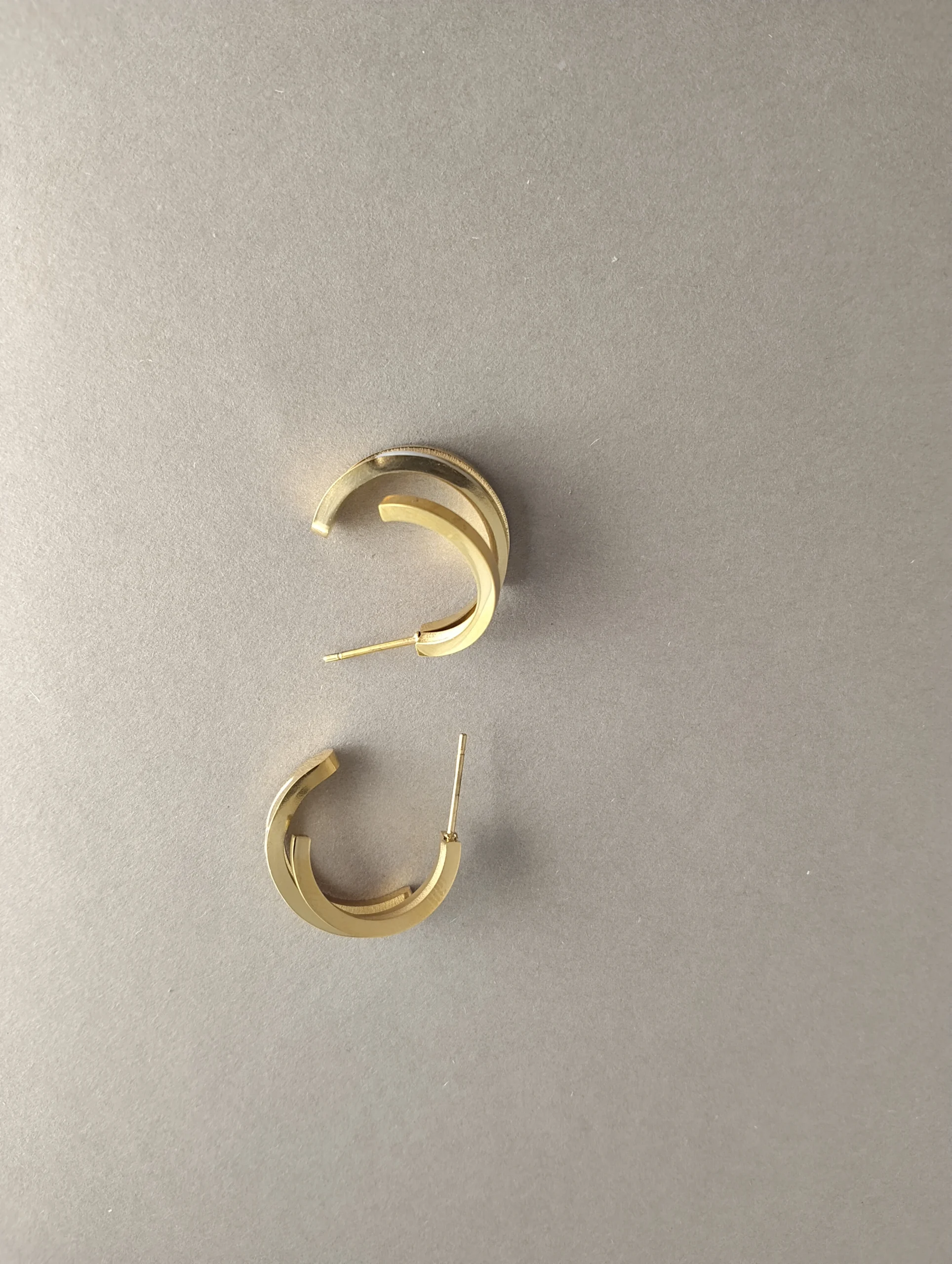 Modern Gold Triple-Band Semi-Hoop Earrings - Image 3